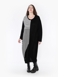 AKH oversized gebreide  tuniek/jurk  apart stretch zwart/wit