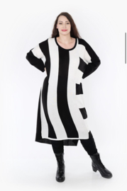 AKH oversized gebreide  tuniek/jurk  apart stretch zwart/wit