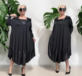 SASHA Diva oversized viscose A-lijn jurk  zwart/stretch