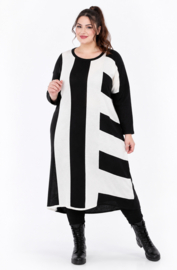 AKH oversized gebreide  tuniek/jurk  apart stretch zwart/wit