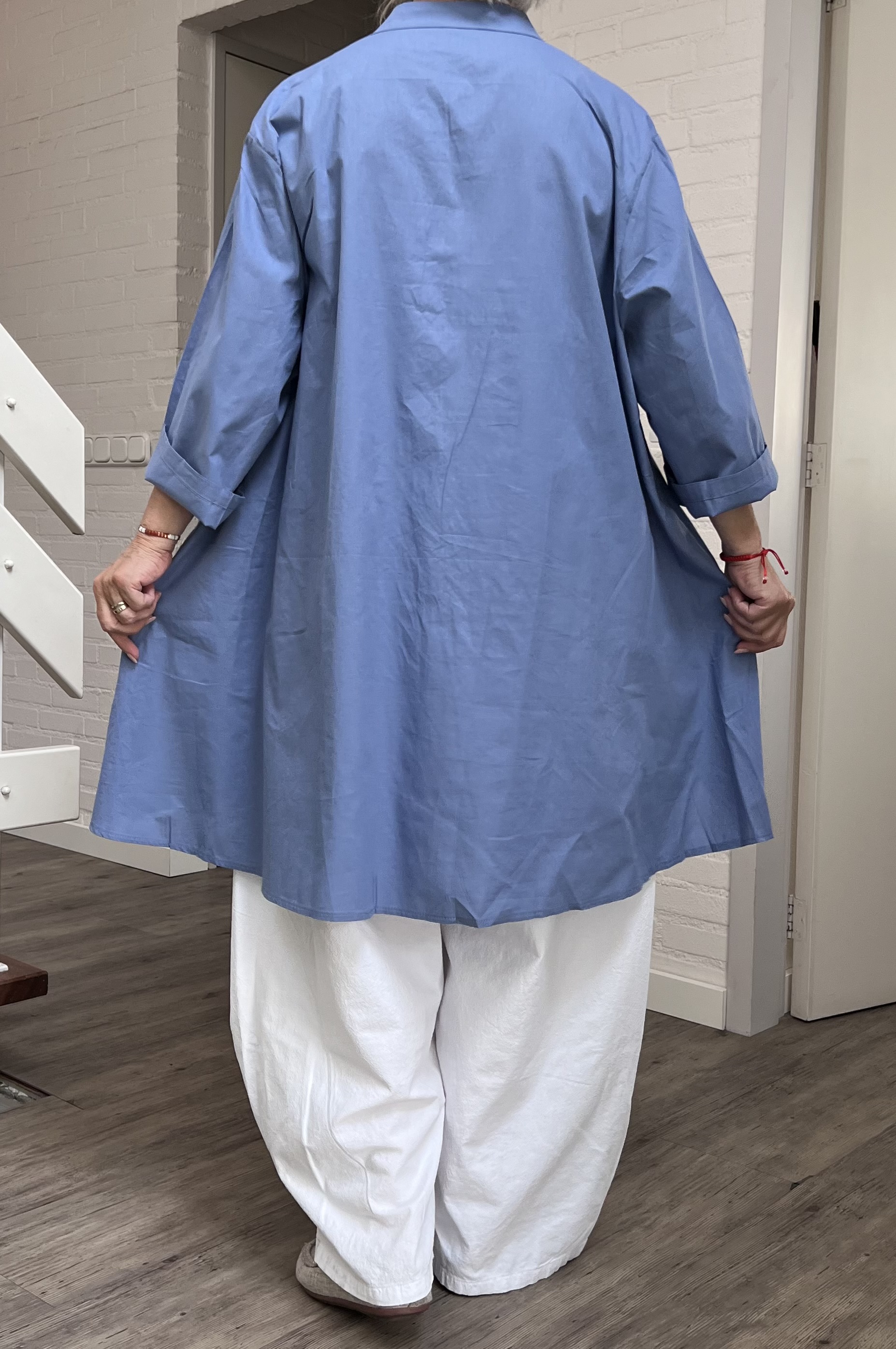 ITALIA oversized katoen blouse met broche stretch