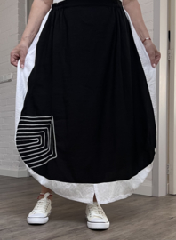 SINNE design.. viscose/linnen  rok/zwart/wit