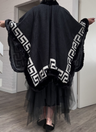 ITALIA  gebreid super zacht omslagdoek/poncho met bont zwart
