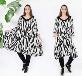 AKH oversized viscose A-lijn jurk / apart /stretch /zwart/wit
