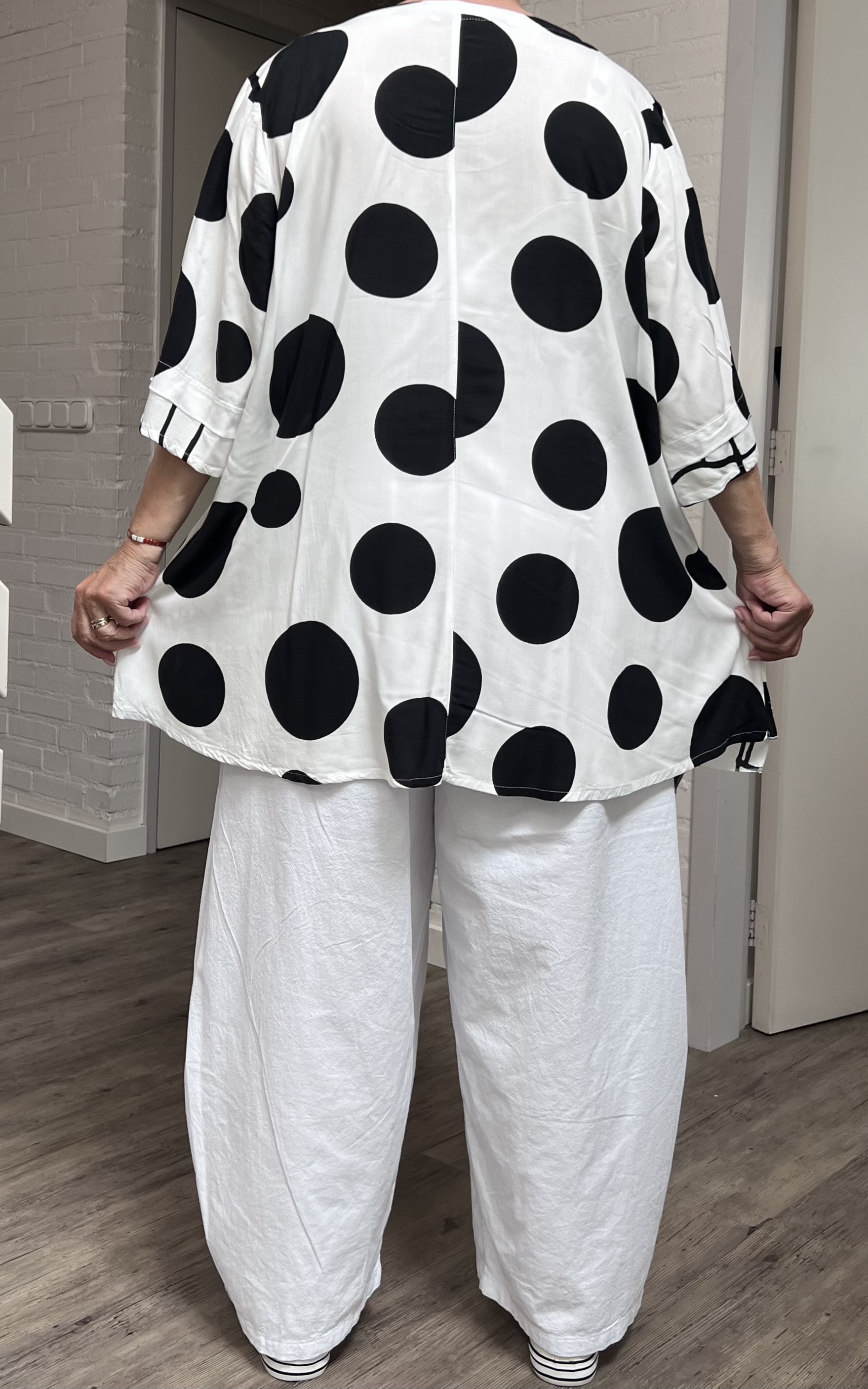 SINNE design.. A- lijn viscose tuniek wit/zwart