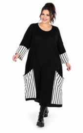 AKH oversized gebreide  tuniek/jurk  apart stretch zwart/wit