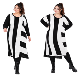 AKH oversized gebreide  tuniek/jurk  apart stretch zwart/wit