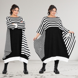 AKH oversized gebreide A-lijn tuniek/jurk  apart stretch zwart/wit
