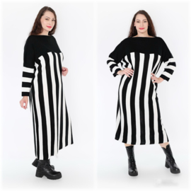 AKH oversized gebreide  tuniek/jurk  apart stretch zwart/wit