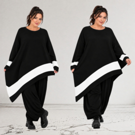 AKH oversized asymmetrisch gebreide tuniek/poncho  apart stretch wit/zwart