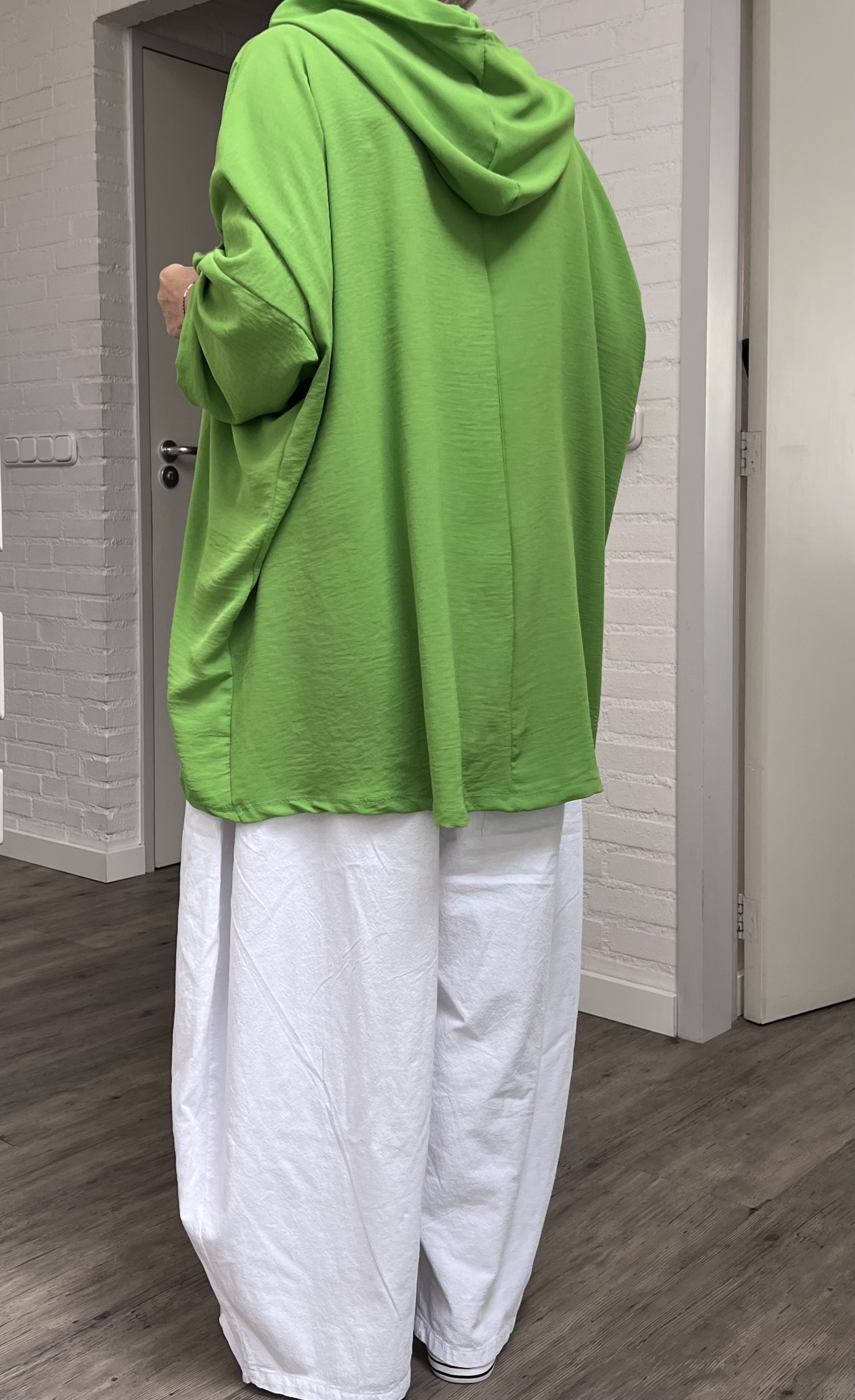 ITALIA oversized viscose top/tuniek met capuchon