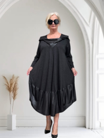SASHA Diva oversized viscose A-lijn jurk  zwart/stretch