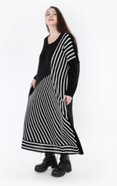 AKH oversized gebreide  tuniek/jurk  apart stretch zwart/wit