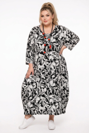 AKH oversized viscose ballon jurk zwart/wit