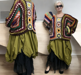 AGE oversized acryl patchwork  lotusbloemen top, handgemaakt