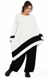 AKH oversized asymmetrisch gebreide tuniek/poncho  apart stretch wit/zwart
