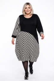 AKH oversized viscose jersey ballon jurk  apart/stretch zwart/wit