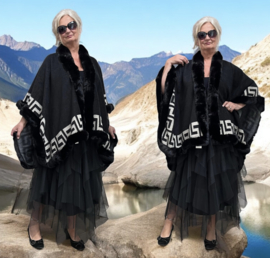 ITALIA  gebreid super zacht omslagdoek/poncho met bont zwart