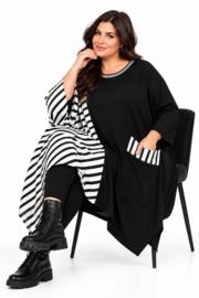 AKH oversized gebreide tuniek/jurk  apart stretch zwart/wit