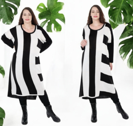 AKH oversized gebreide  tuniek/jurk  apart stretch zwart/wit