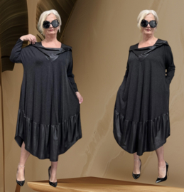 SASHA Diva oversized viscose A-lijn jurk  zwart/stretch