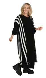 AKH oversized gebreide  tuniek/jurk  apart stretch zwart/wit