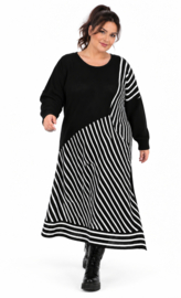 AKH oversized gebreide  tuniek/jurk  apart stretch zwart/wit