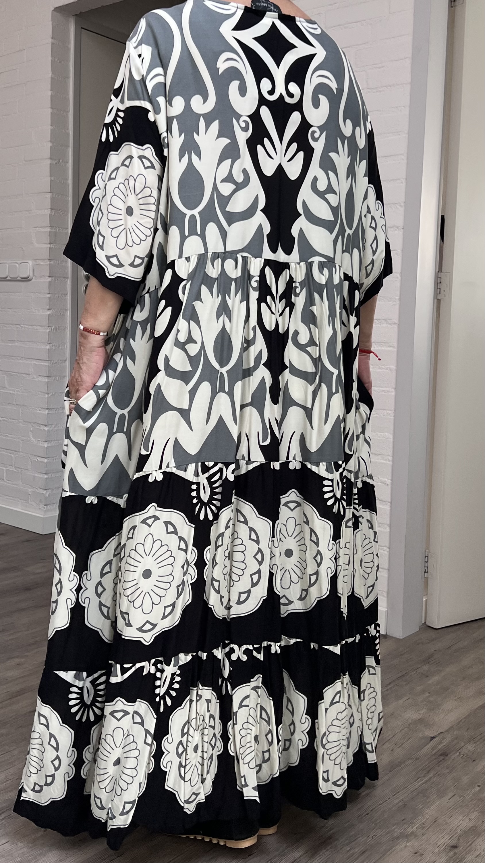 Vincenzo Allocca oversized viscose  BOHO A-lijn jurk apart/zwart/wit/grijs