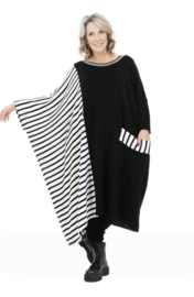 AKH oversized gebreide tuniek/jurk  apart stretch zwart/wit