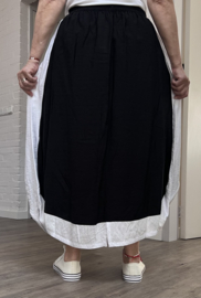 SINNE design.. viscose/linnen  rok/zwart/wit
