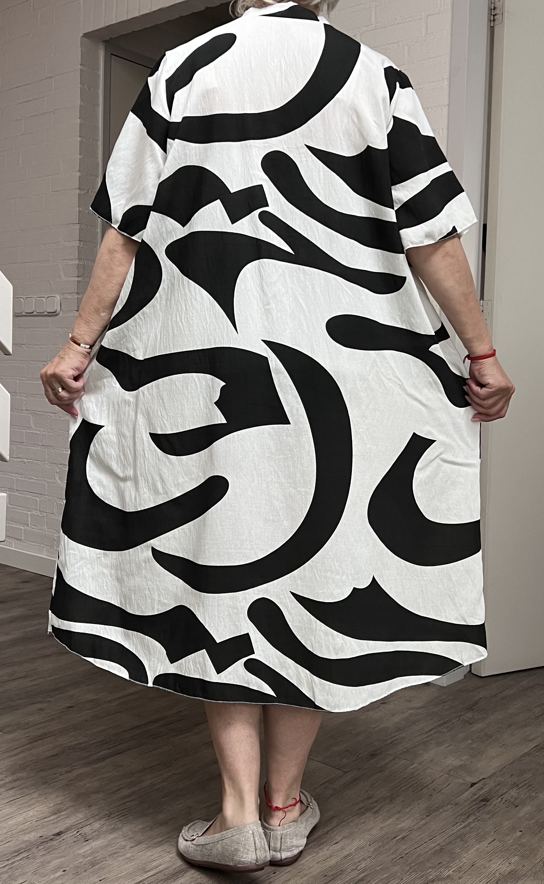 ITALIA MODA oversized visccose zomer jurk apart/ wit/zwart