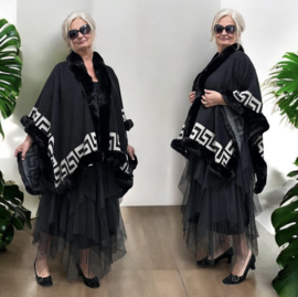 ITALIA  gebreid super zacht omslagdoek/poncho met bont zwart