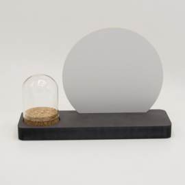Plankje sublimatie cirkel met glazen globe en kurkstop