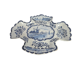 Delfts Blauw  - 'lektas' - geaccoleerde randen en versierd met blauw op wit decor van landschappen en bloemen - 19e eeuw