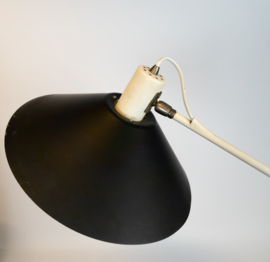 Anvia - ontwerp J.J.M. Hoogervorst - model 7058 - 'swingarm' - countergewicht - vloerlamp   - 1950's