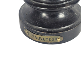 Zinklegering - Verbronsd  2 beelden op houten sokkel - 'Au Secours' - Le Sauveteur'  -  rond 1900