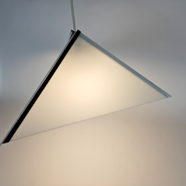 Pola - Harco Loor stijl - triangle - driehoek - kunststof design - Post Modern - 80s