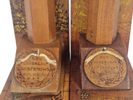 Boekensteunen "Strijd om de Grebbeberg 1940" - Hout- Eiken - Militaria