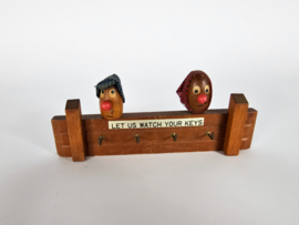 Vintage sleutelrek - 'Let us watch your keys' - 4 haken - hout - Denemarken - 3e kwart 20e eeuw-