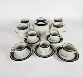 Arabia - model Karelia - Theepot - 4 x schotel en espressokop - 4 x mok - design Anja Jaatinen-Winquist - Finland- 60s