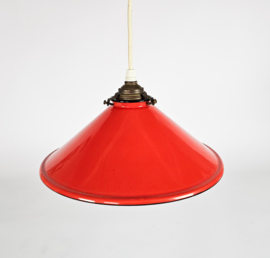 Hanglamp - emaille -  messing - roodgelakt - Holland - 2e kwart 20e eeuw