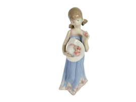Lladro - design Juan Huerta - 'Muchacha Adornando Pamela'- Spanje - porselein - 1989