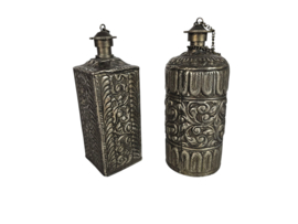Antieke Flacons  (2) -  repousse - zilver - India - 2e helft 20e eeuw