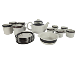 Arabia -  'Karelia'-servies - 17-delig- ontwerp Anja Jaatinen-Winquist - Finland - 70's