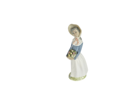 Vintage -  Tengra -  Valencia Spanje -  porselein standbeeld vrouw met bloemen - 80s