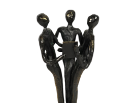 Brons / Verbronsd beeld op sokkel -  '3 gestileerde figuren lezen een goed boek'