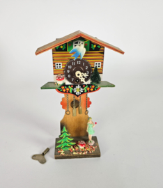 Miniatuur - Schwartzwald - staand klokje met slinger  - opwindbaar - West-Germany - 3e kwart 20e eeuw