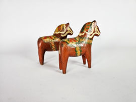 Dala Horse - Dalahastar (2) - design  Grannas A. Olsson - Zweden - 1e kwart 20e eeuw