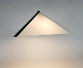 Pola - Harco Loor stijl - triangle - driehoek - kunststof design - Post Modern - 80s
