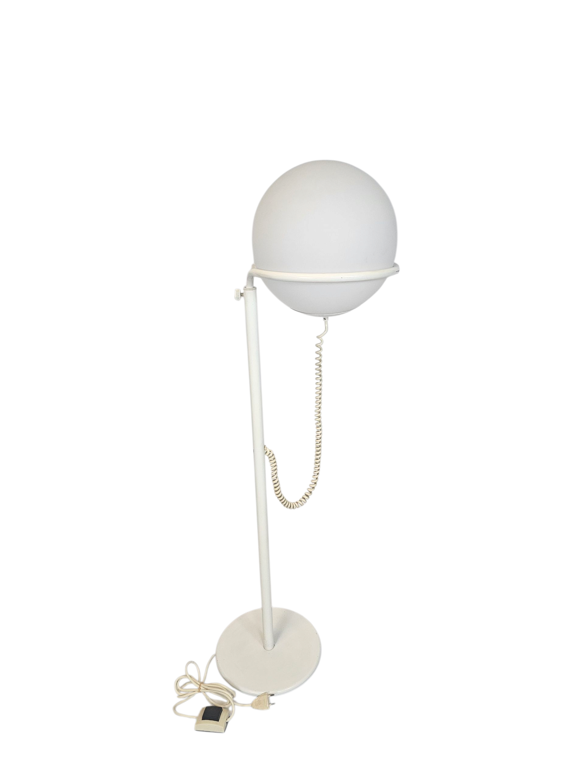 Hala Zeist - model 615 - vloerlamp met bol - 3e kwart 20e eeuw